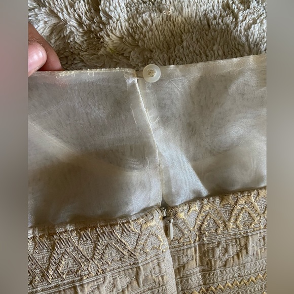 WHITE &GOLD LONG SLEEVE DRESS 🤍 - Picture 7 of 8